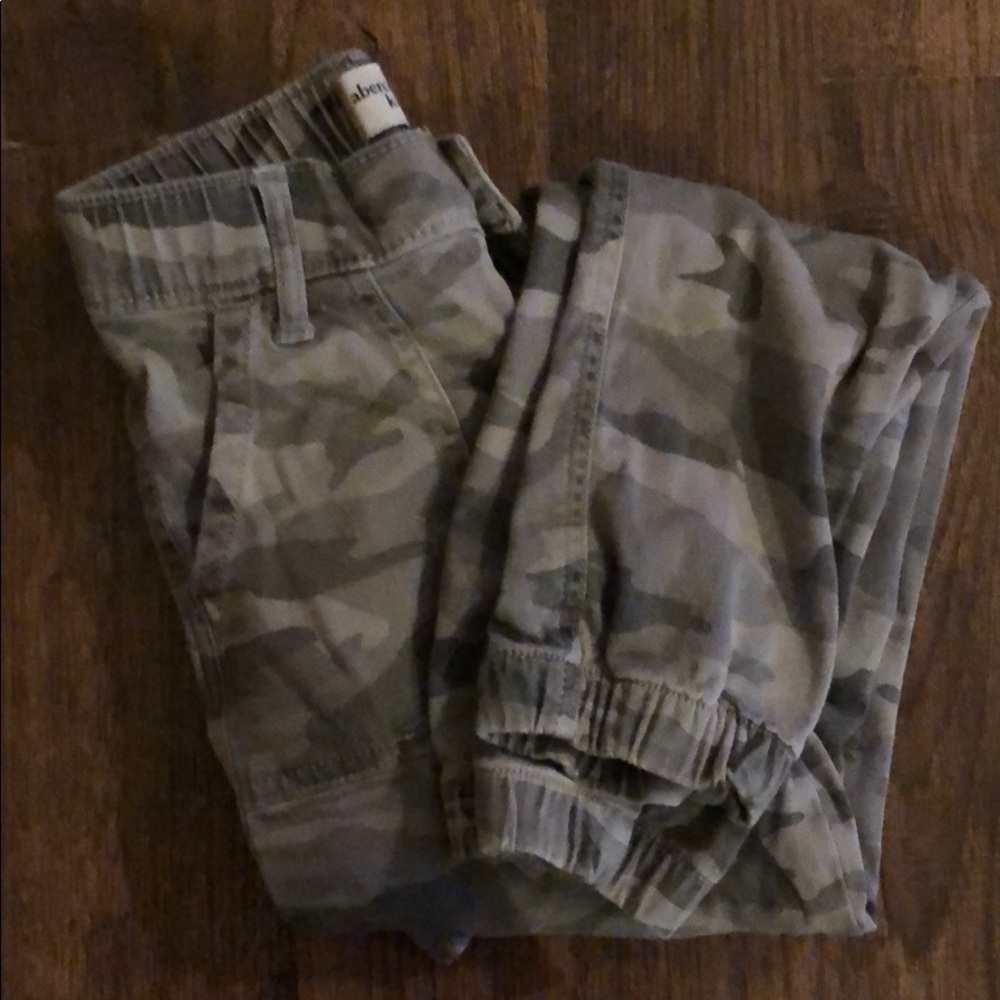 A&F camo slim cargo pants boys